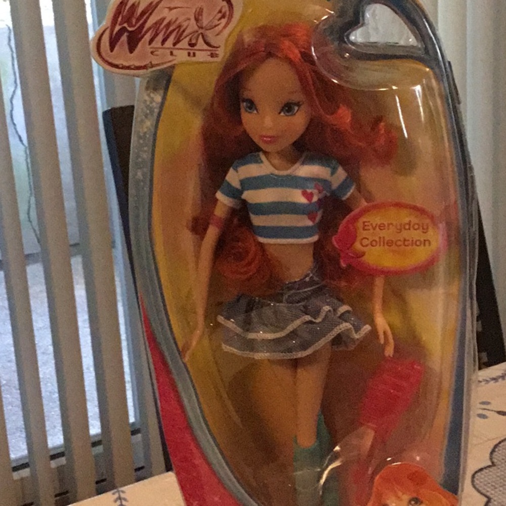 Winx Club 11.5 Bloom Basic Fashion Doll Everyday Collection new